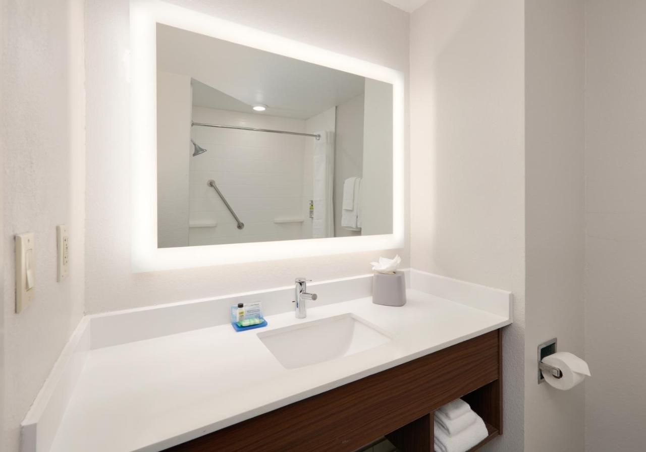 Holiday Inn Express & Suites San Antonio Nw Near Seaworld By Ihg Esterno foto